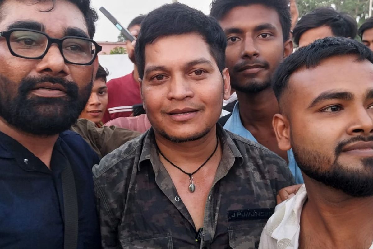 भरत तिवारी के गांव पहुंचे पूर्व रॉ अधिकारी लकी बिष्ट, बोले- सच्चाई सामने लाने के लिए हो निष्पक्ष जांच
