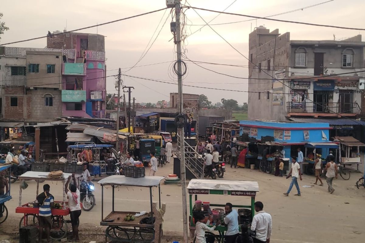 हलसी बाजार में पेयजल और शौचालय का अभाव, 61 गांवों के लोगों को हो रही परेशानी