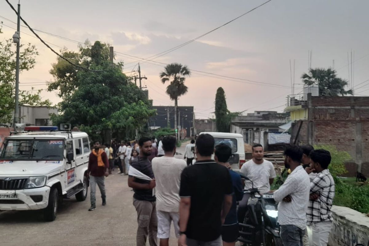 होटल में चल रहे जुआ रैकेट का भंडाफोड़, 7 गिरफ्तार, नकद और ताश के पत्ते बरामद