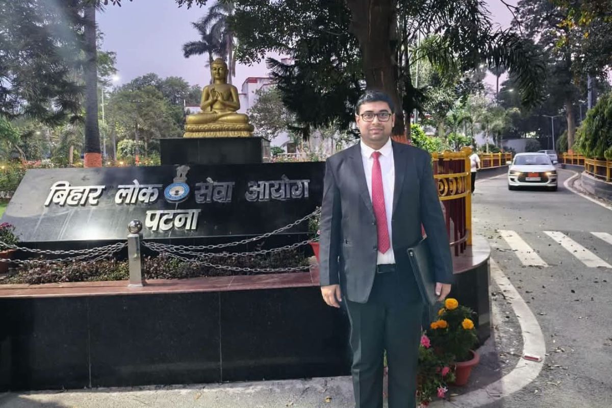 पिता के निधन के बाद भी नहीं हारा हौसला बने SDM, सारण के लाल ने BPSC में 27वीं रैंक लाकर रचा इतिहास