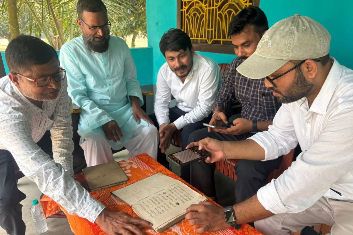 पूर्णिया के ऐतिहासिक हरिपुर गांव में मिलीं 100 वर्ष पुरानी दुर्लभ पांडुलिपियां