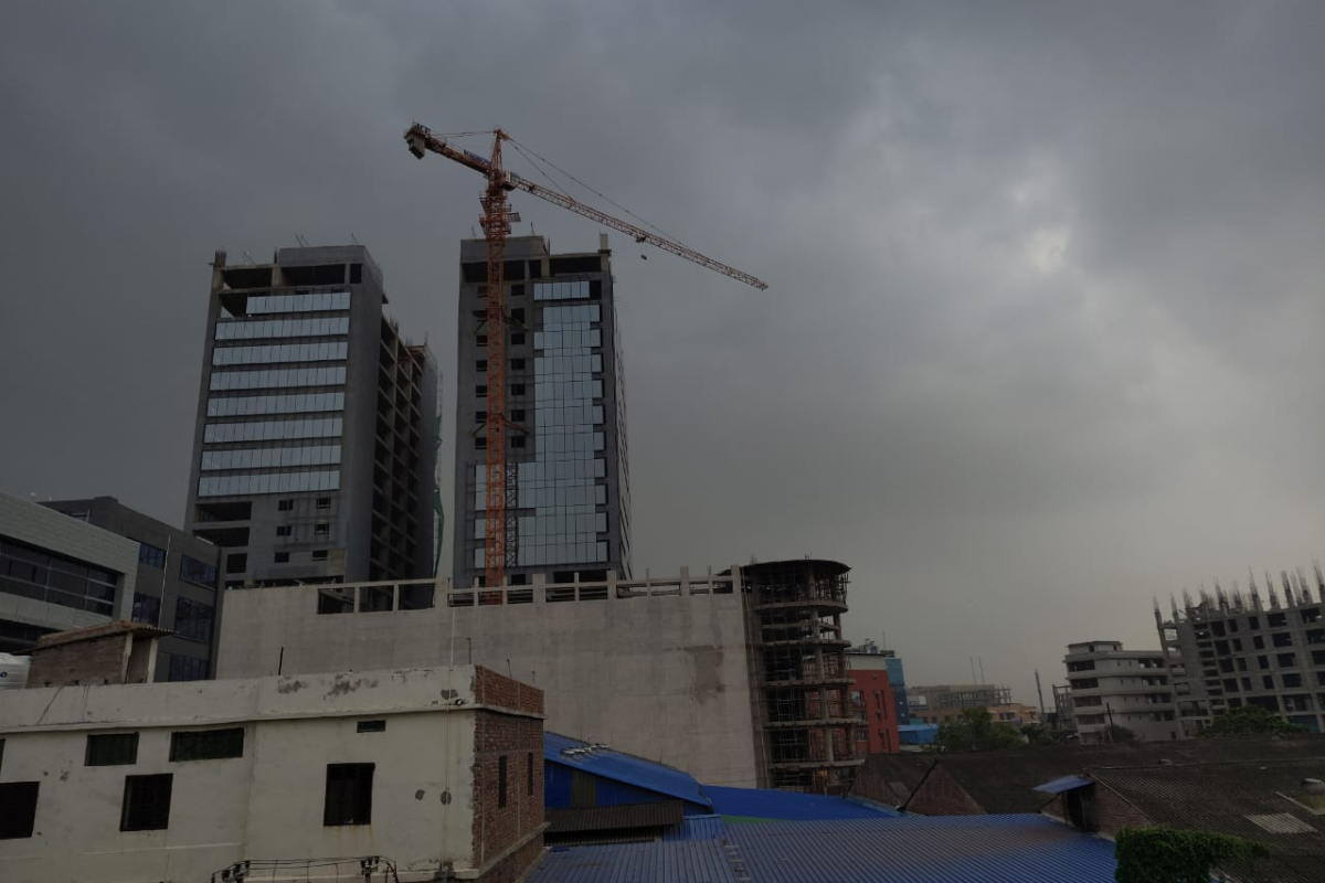 पटना में कहीं आंधी-पानी तो कहीं आसमान में छाए काले बादल, उमस भरी गर्मी से मिली राहत