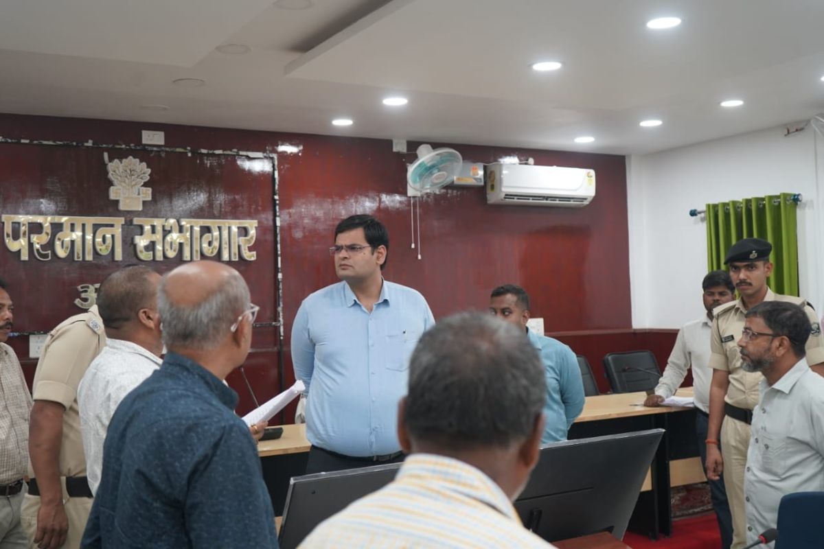 जनता दरबार में 39 लोगों ने रखी अपनी शिकायतें, जिलाधिकारी ने समयबद्ध निष्पादन के दिए निर्देश