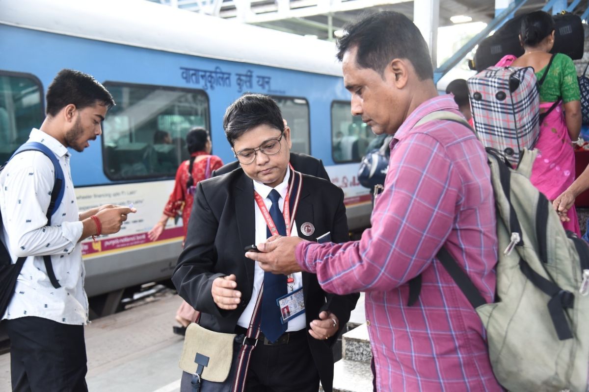 NFR में टिकट जांच का महा-अभियान: न्यू जलपाईगुड़ी अनुभाग ने एक महीने में वसूला ₹2.08 करोड़ का रिकॉर्ड जुर्माना