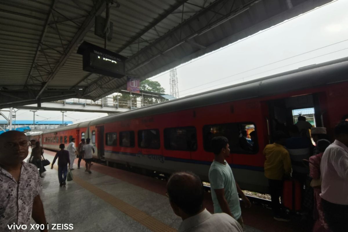 Thakurganj Railway Station Coach