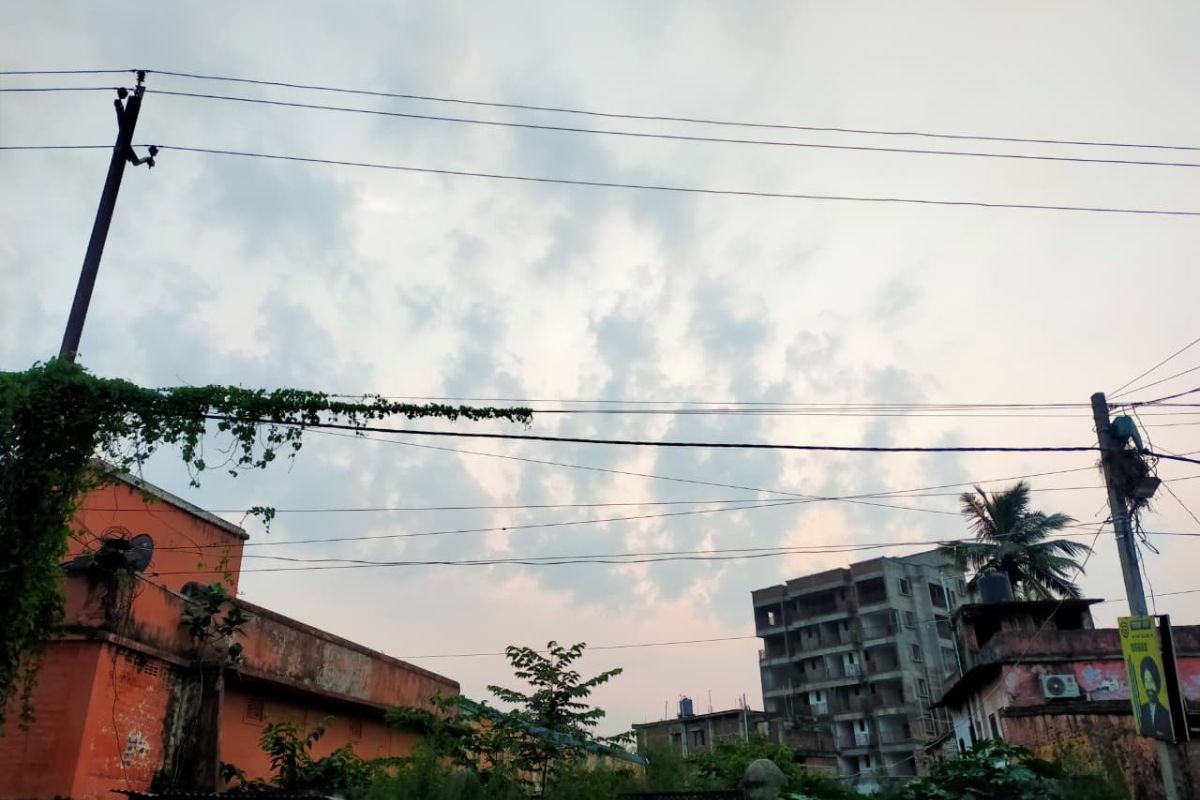 संभल कर रहें, अभी आसमान साफ है पर बदल सकता है मौसम का मिजाज