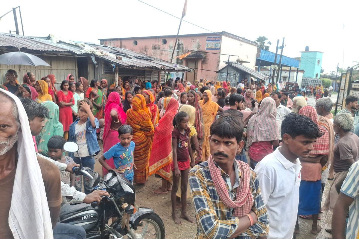 फलका में 20 वर्षीय युवक की गला रेतकर हत्या, बहियार में मिला शव