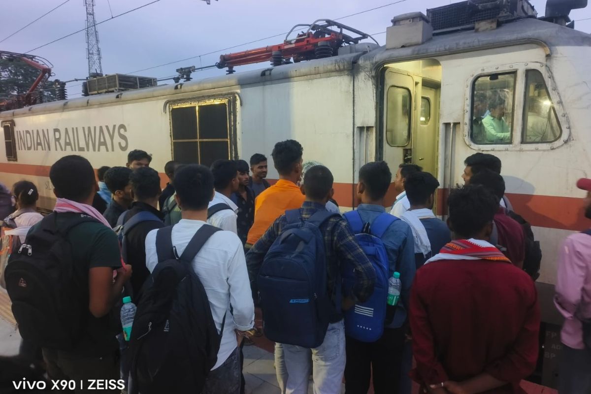 इंजन की खराबी ने बढ़ाई अभ्यर्थियों की धड़कनें, परीक्षा से पहले ही देनी पड़ी संघर्ष की परीक्षा