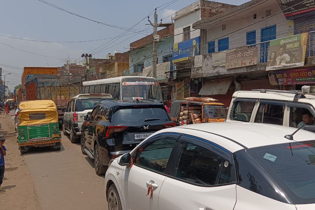 जाम से बेहाल अरवल, बालू खनन बंद होने के बाद सड़कों पर ट्रकों की लंबी कतार