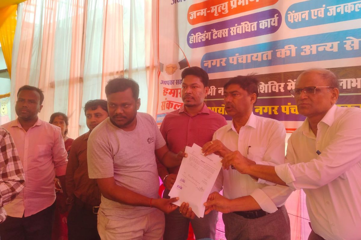 नंगे तारों से हादसे का डर, जलजमाव से परेशान लोग, सहयोग शिविर में छलका वार्डवासियों का दर्द