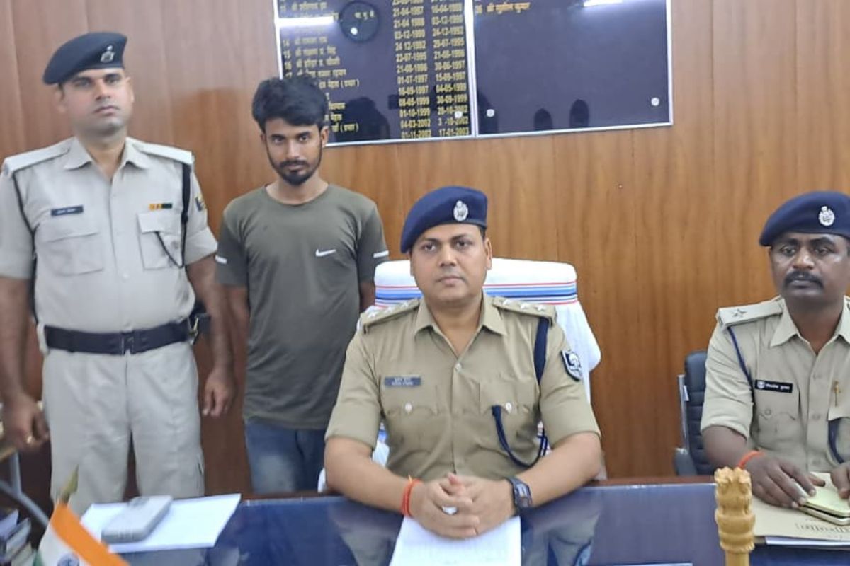 पलासी में पत्नी की गला दबाकर हत्या करने वाला पति 24 घंटे में गिरफ्तार