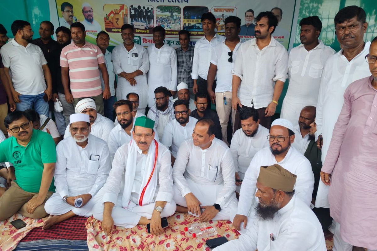 महंगाई, भ्रष्टाचार और कानून व्यवस्था के खिलाफ राजद का धरना प्रदर्शन