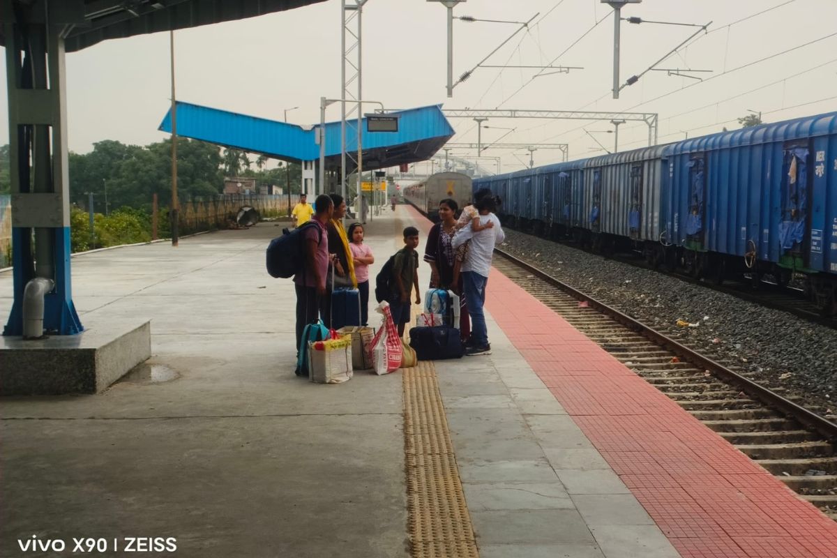 डायवर्ट रूट पर दौड़ी देवघर–डिब्रूगढ़ एक्सप्रेस: यात्रियों की बढ़ी मुसीबत