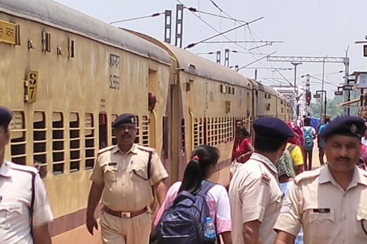सीतारामपुर मेगा ब्लॉक से रेल यात्रियों की बढ़ेगी परेशानी, धनबाद-हावड़ा रूट की कई ट्रेनें प्रभावित