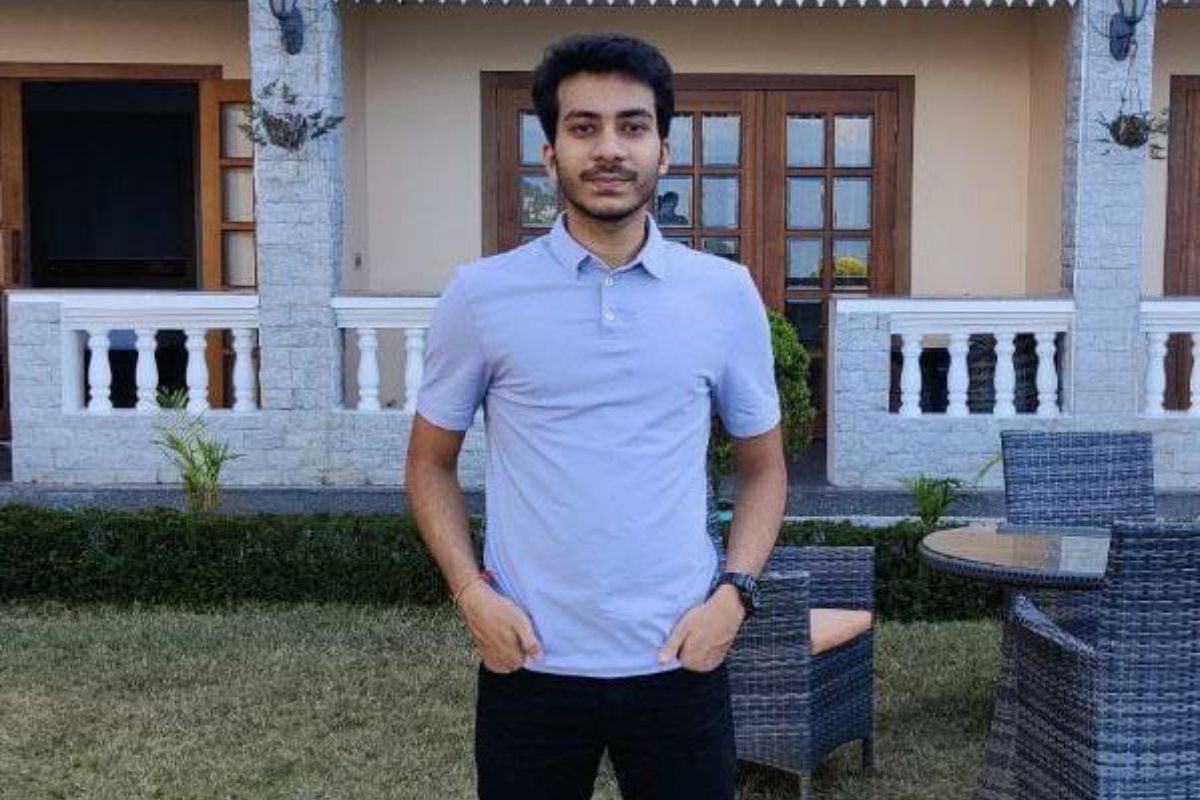 आंखों में खुशी के आंसू और सीने में गर्व; ठाकुरगंज के बेटे दीपक पारीक ने रचा सफलता का इतिहास