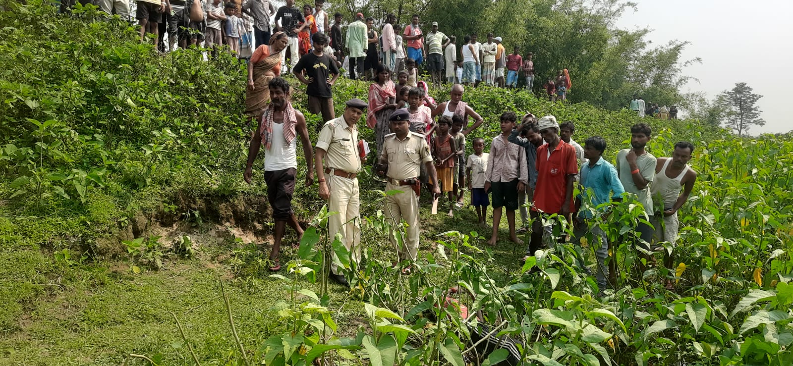 किशनगंज में रमजान नहर से अज्ञात युवक का शव बरामद, इलाके में सनसनी