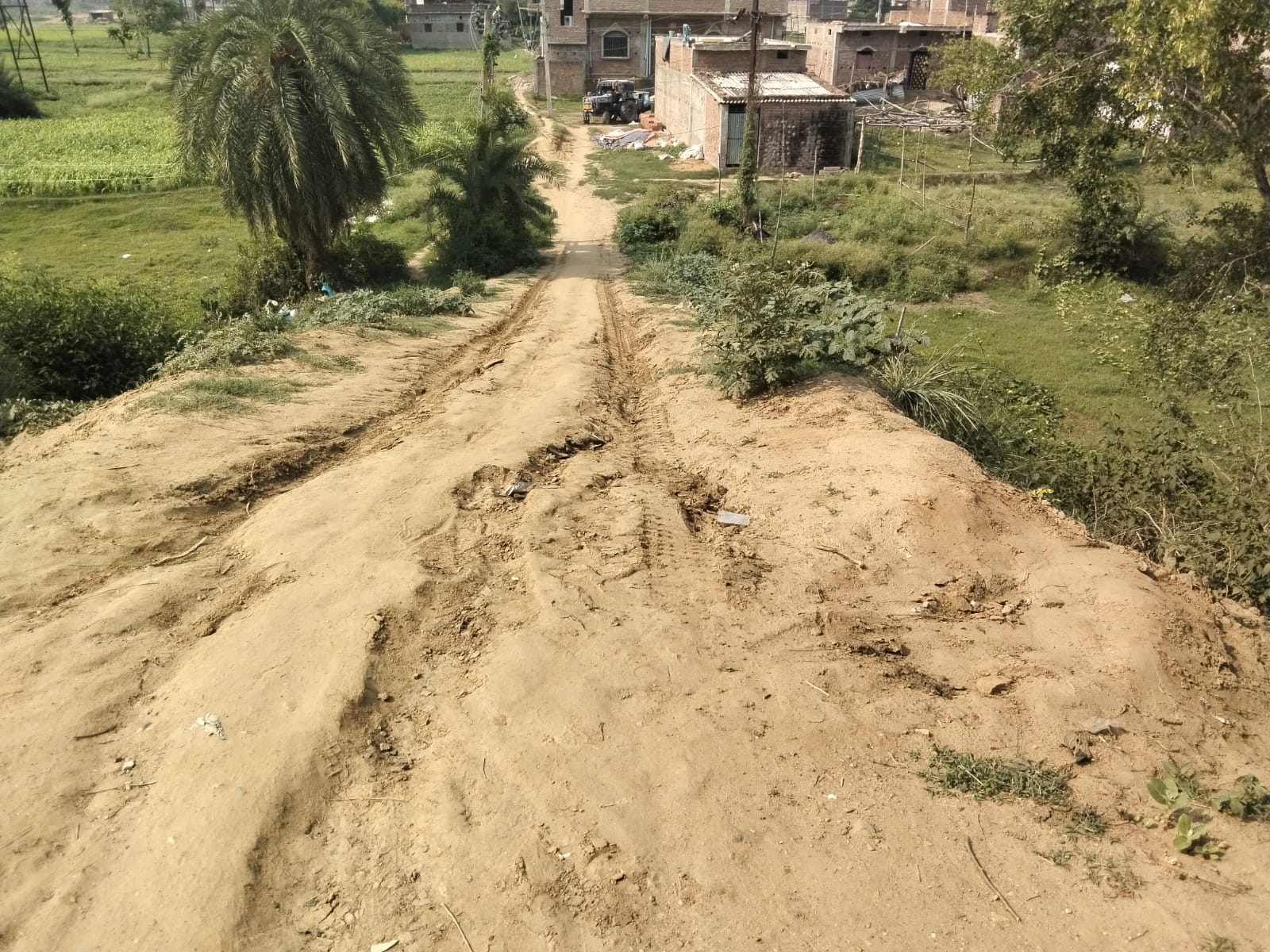 लखीसराय सदर प्रखंड में विकास योजनाओं पर सवाल, 329 में सिर्फ 24 योजनाएं पूरी