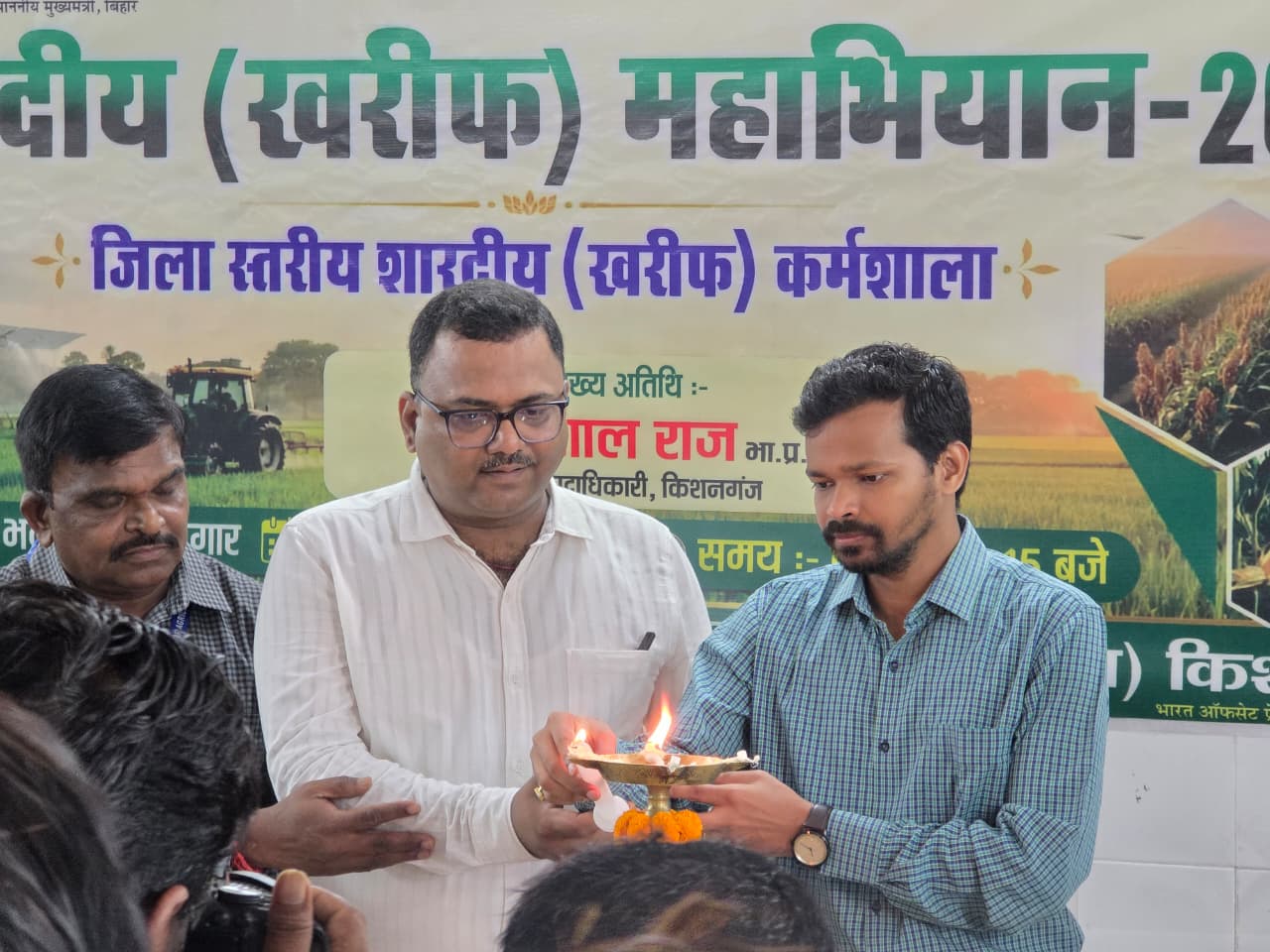 बिना फार्मर आईडी नहीं मिलेगा उर्वरक और सरकारी योजनाओं का लाभ, डीएम ने दिए निर्देश