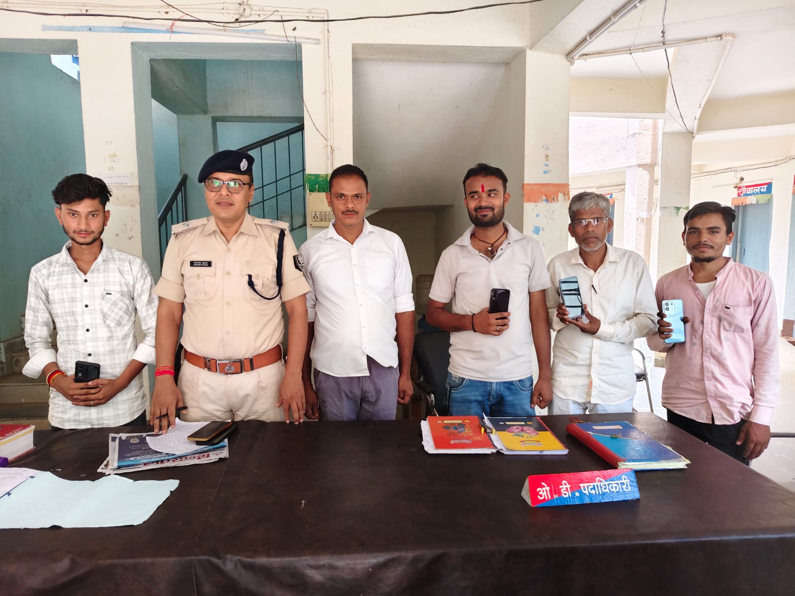 जमुई में ऑपरेशन मुस्कान के तहत चकाई पुलिस ने लौटाए चार गुम मोबाइल