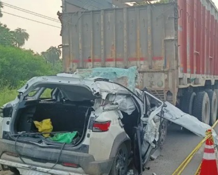 शेखपुरा में अवैध पार्किंग से बढ़ रहा हादसा, सड़क किनारे खड़े वाहन बन रहे मौत का कारण