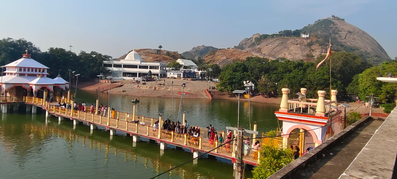 आज का दर्शन: मंदार मधुसूदन मंदिर और अष्टकमल मंदिर में विशेष पूजा-अर्चना