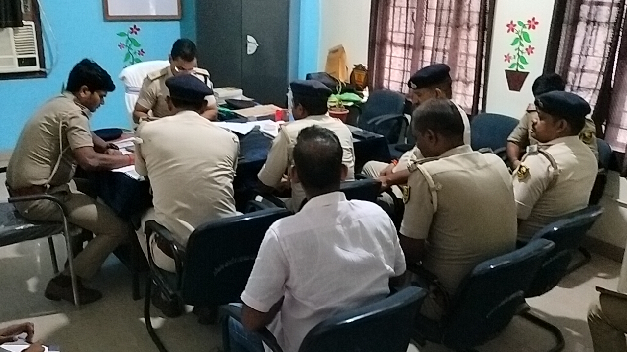 सूर्यगढ़ा थाना में समीक्षा बैठक, लंबित कांडों के शीघ्र निष्पादन का निर्देश