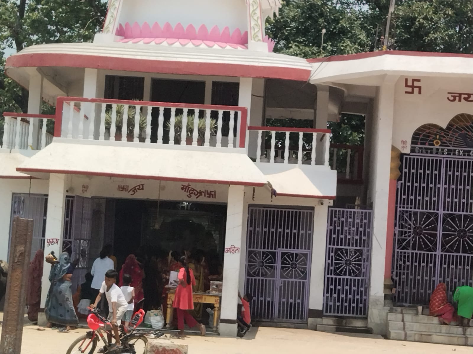 आज का दर्शन: आठ दशक पुराना किऊल दुर्गा मंदिर, आज भी होती है बंगाल पद्धति से पूजा