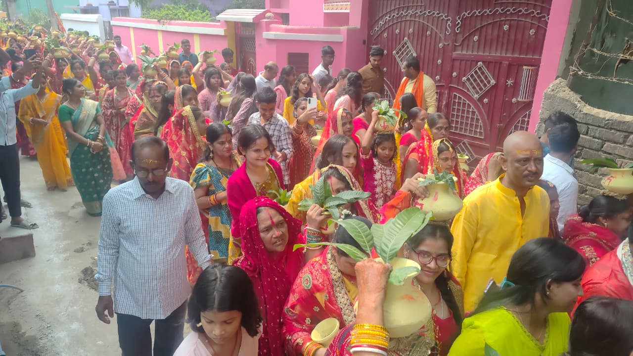 43 साल बाद मानिकपुर दुर्गा मंदिर में प्राण-प्रतिष्ठा महोत्सव भव्य कलश शोभायात्रा के साथ शुरू
