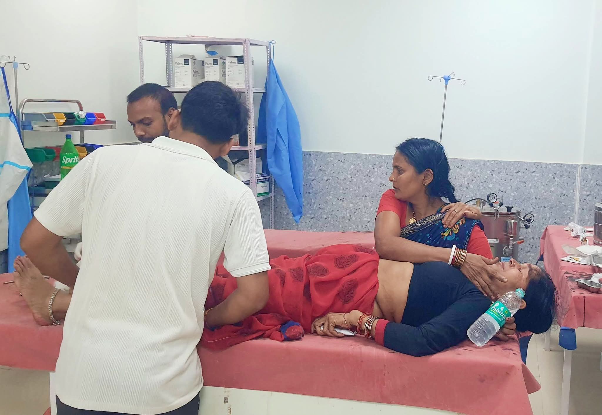 खेत की जुताई के दौरान ट्रैक्टर के हल से महिला घायल, अस्पताल में कराया गया उपचार