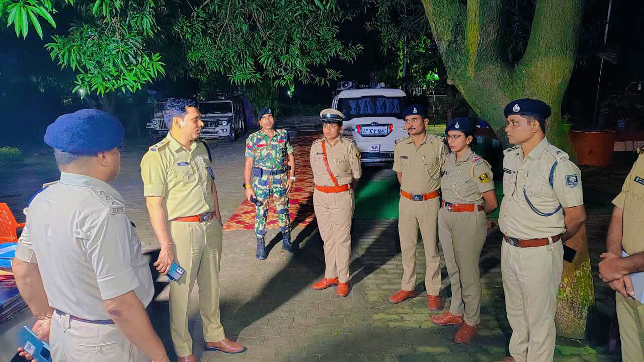 सुखानी थाना पहुंचे एसपी संतोष कुमार, वार्षिक निरीक्षण में व्यवस्थाओं का लिया जायजा