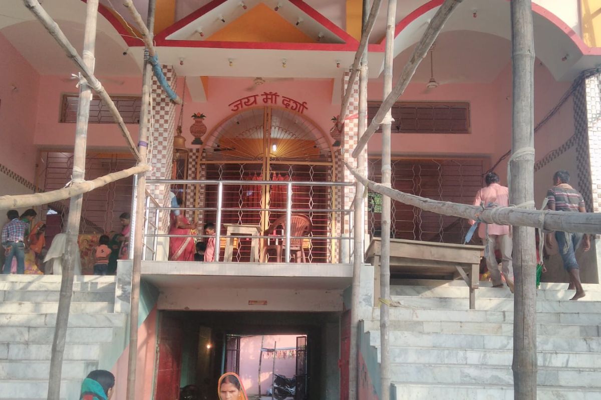 सुपौल में सात दशक पुरानी आस्था का केंद्र है करजाईन का मां दुर्गा मंदिर, संध्या आरती में उमड़ते हैं सैकड़ों श्रद्धालु