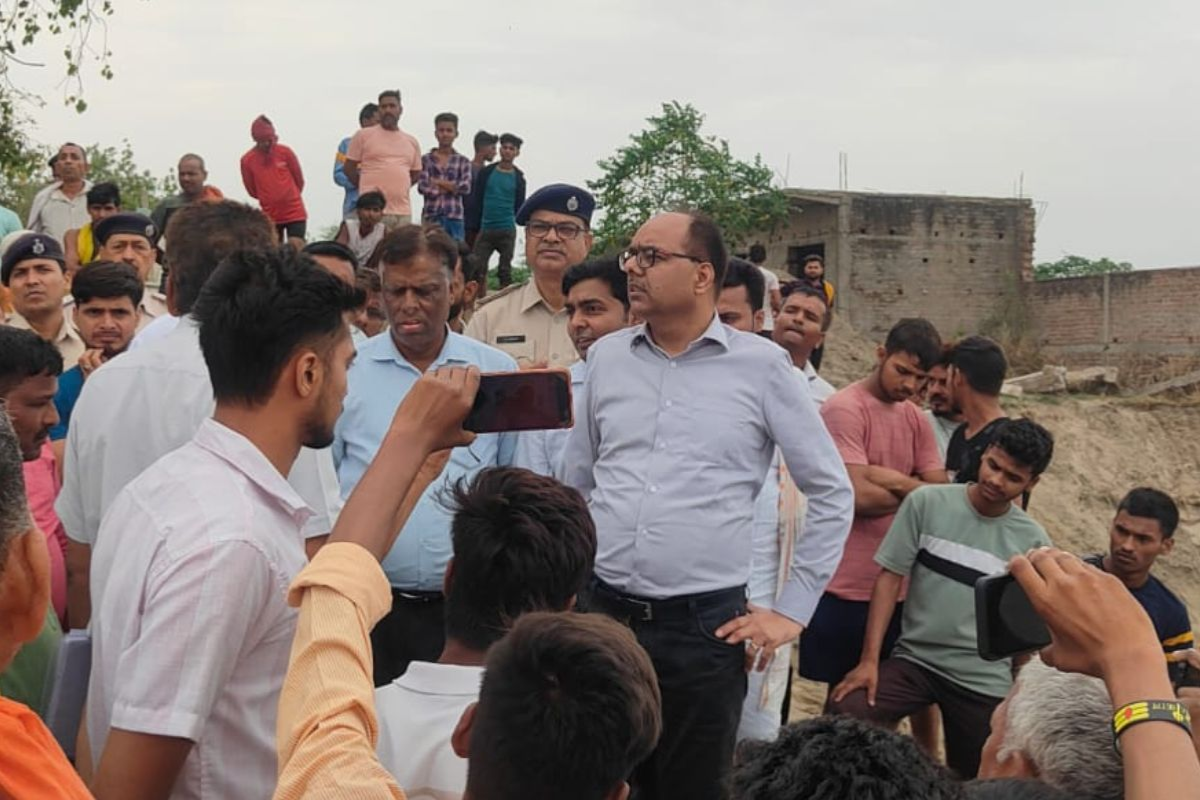 भोजपुर के जवनिया को बचाने की पहल तेज, 52.56 करोड़ से बन रहा तटबंध महीने भर में पूरा करने का निर्देश