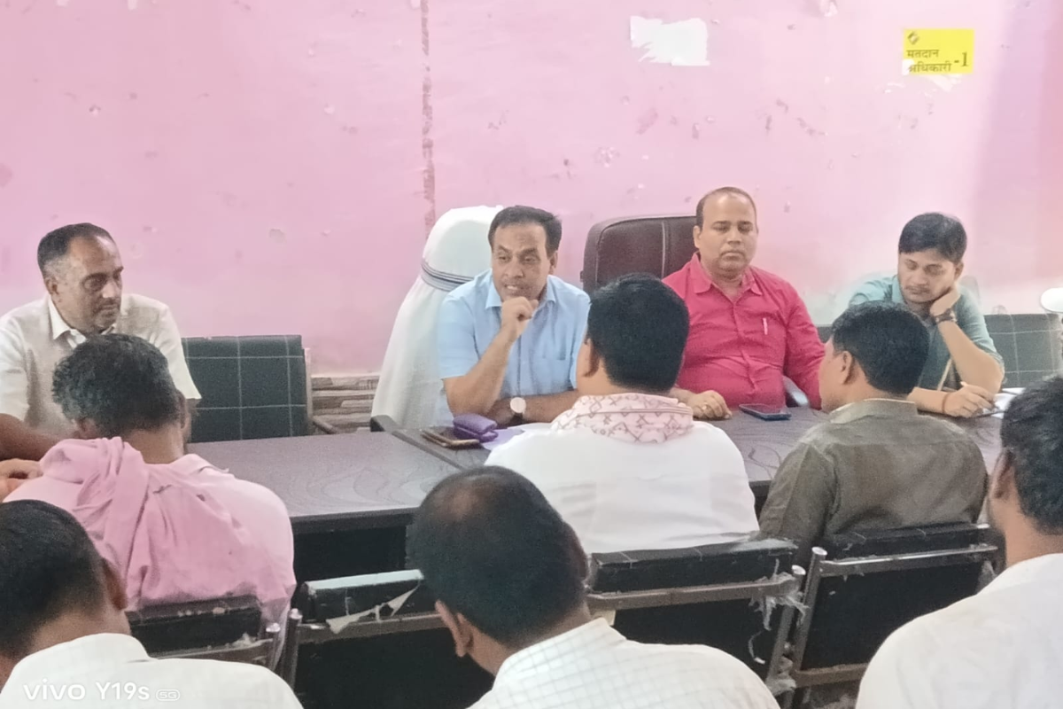 उदवंतनगर में आपदा प्रबंधन की बड़ी बैठक, संपूर्ति पोर्टल पर नाम अपलोड करने में लापरवाही पर नपेंगे राजस्व कर्मचारी
