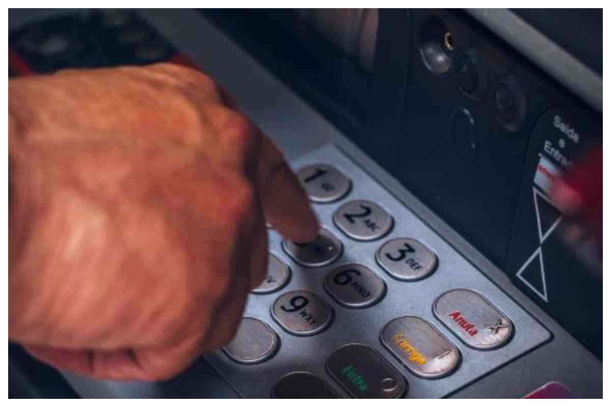 ATM Fraud Motihari: ATM पर मदद के बहाने ठगी, कार्ड बदल खाते से उड़ाए 50 हजार रुपये