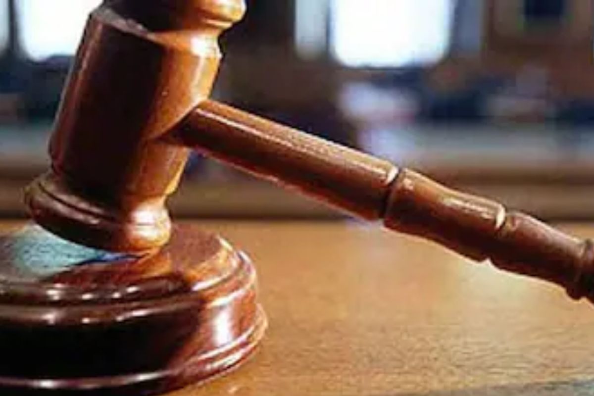 औरंगाबाद में पुलिस की दबिश के आगे झुका रंगदारी का आरोपी, कुर्की के डर से कोर्ट में किया सरेंडर