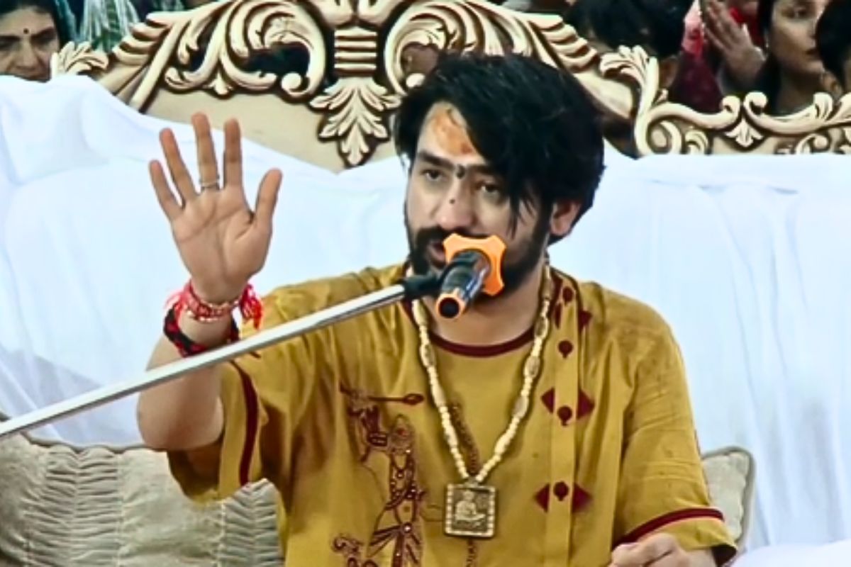 भरत तिवारी के गांव जाएंगे बागेश्वर बाबा, परिजनों से करेंगे मुलाकात, बोले- सरेंडर के बाद किसी की जान लेना गलत