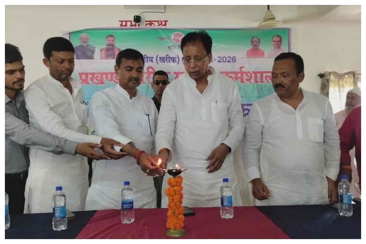 किसानों को आधुनिक खेती के गुर, फसल बीमा अपनाने की अपील, सांसद संजय जायसवाल हुए शामिल