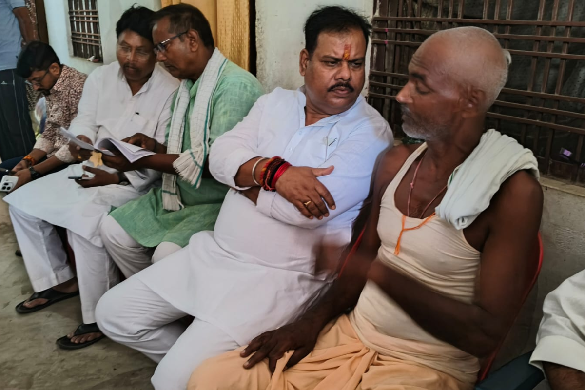 बेगूसराय में शोकाकुल परिवारों से मिले मंत्री संजय पासवान, न्याय व सहायता का दिया भरोसा