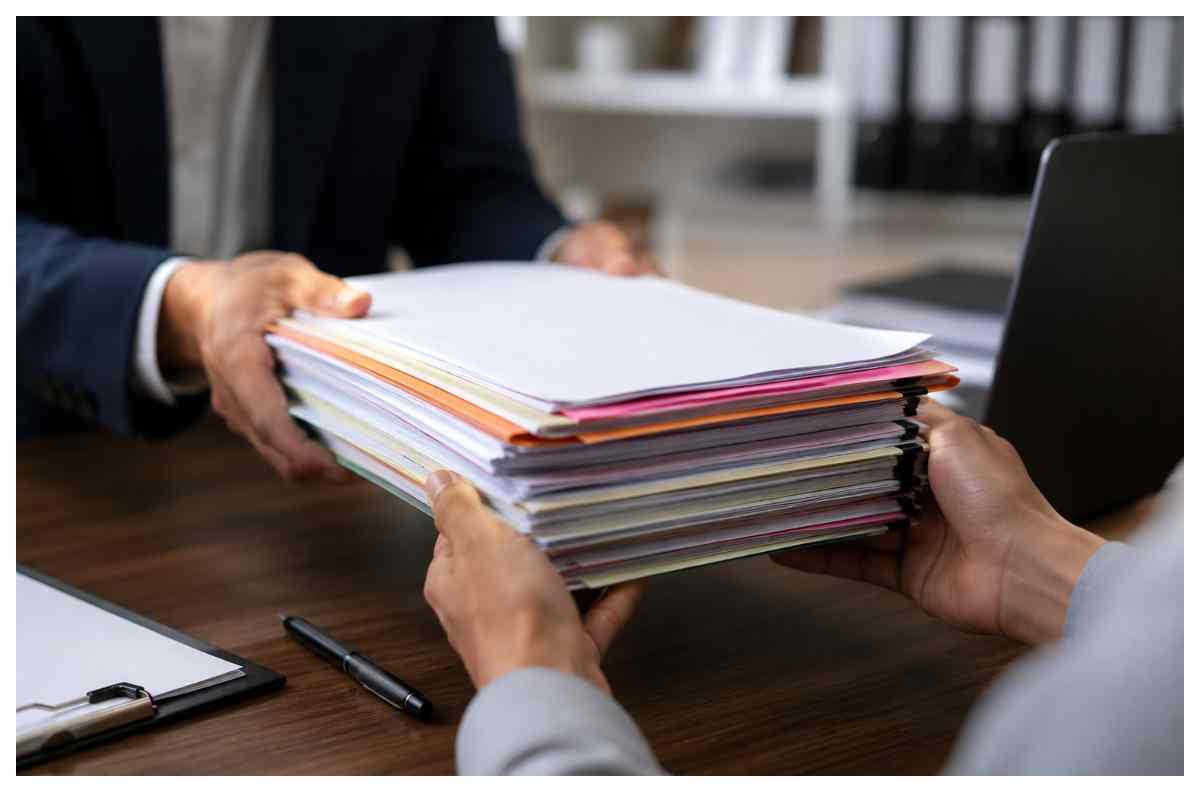 पश्चिम चंपारण में जिला प्रशासन का बड़ा निर्णय, 73 लिपिकों का तबादला, देखें पूरी सूची