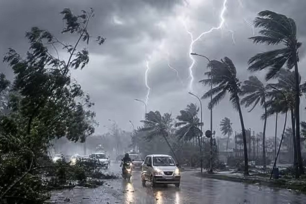 बिहार के इन 12 जिलों में 60 किमी की रफ्तार से आंधी और तेज बारिश की चेतावनी, IMD ने जारी किया डबल अलर्ट