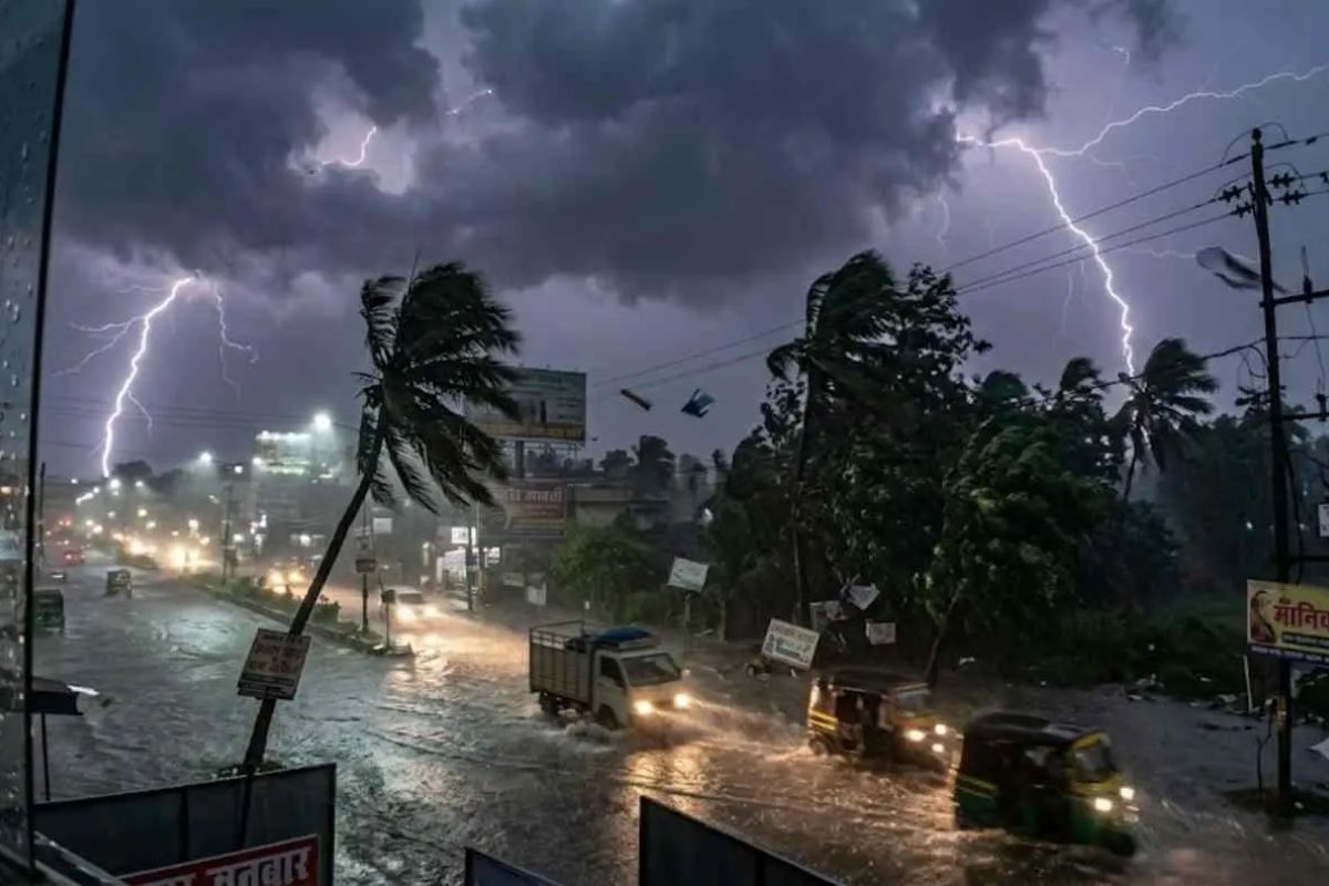 बिहार के इन जिलों में भारी बारिश की चेतावनी, 60 KMPH की रफ्तार से हवा और बिजली गिरने की संभावना