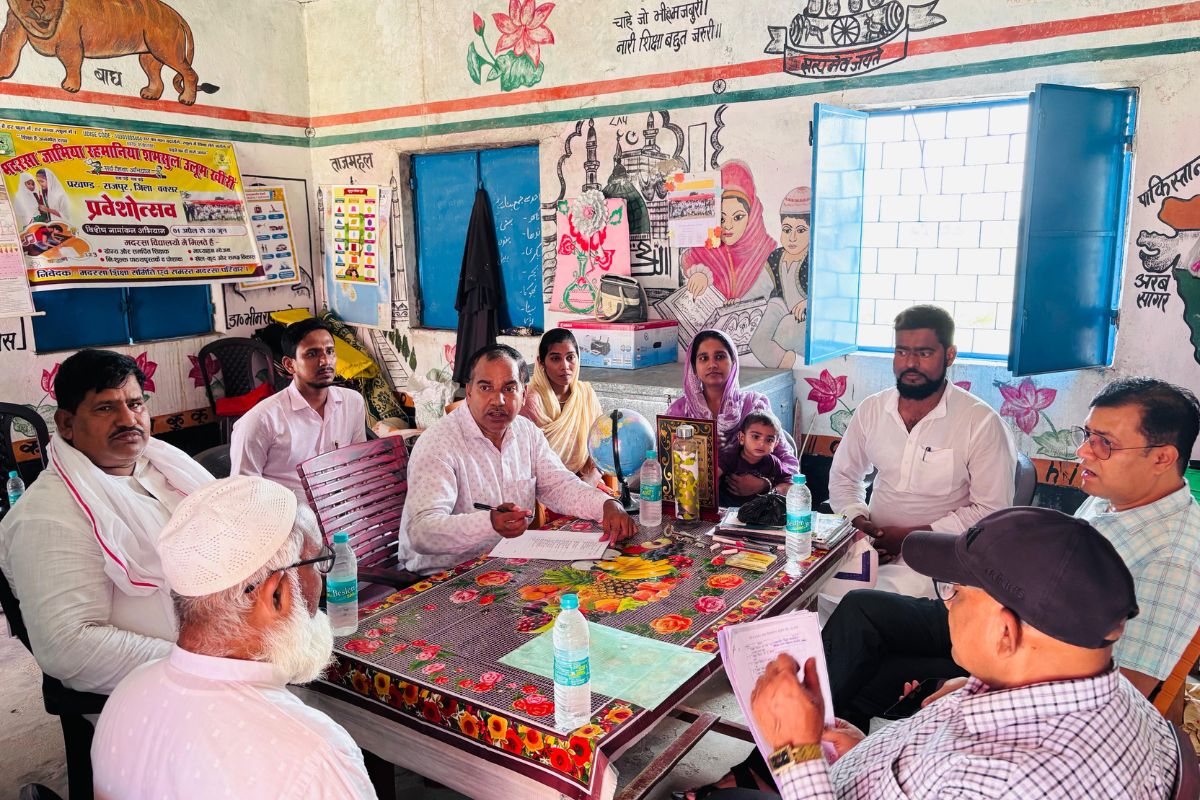 बक्सर में संस्कृत विद्यालयों और मदरसे की जांच, बुनियादी सुविधाओं की खुली पोल
