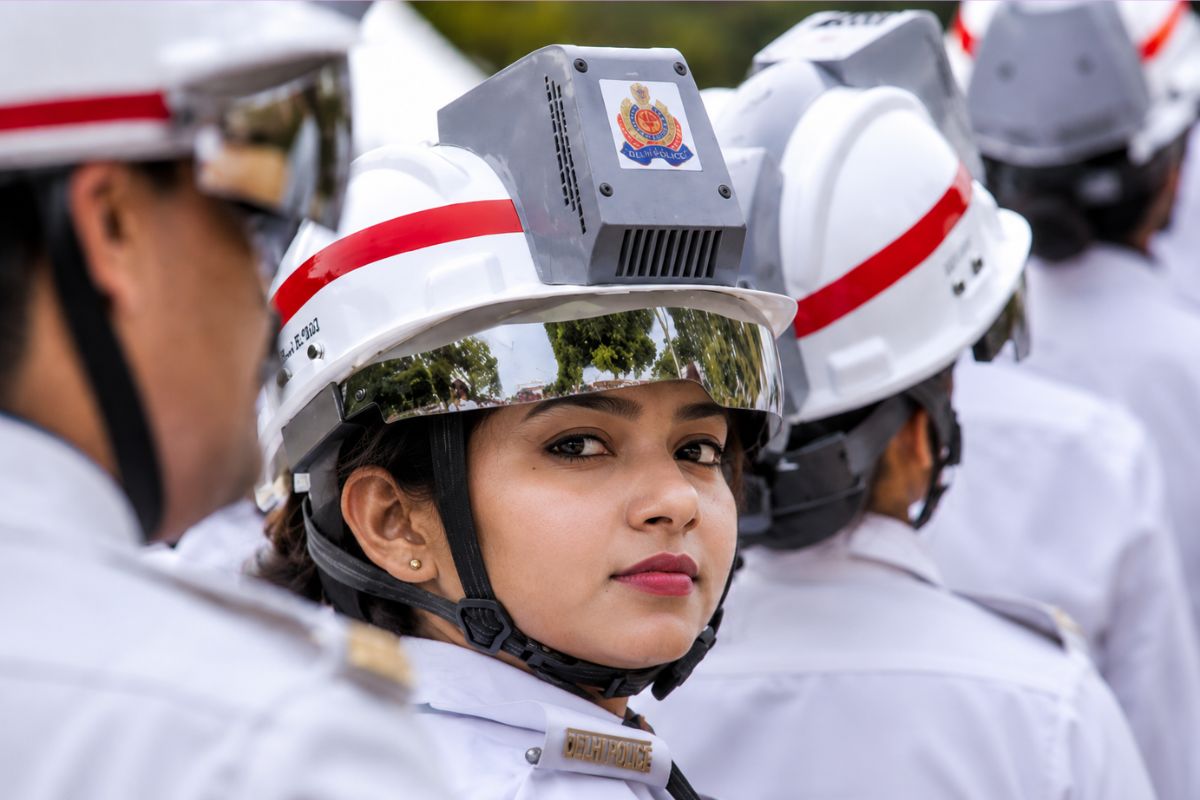 दिल्ली पुलिस को मिला एसी हेलमेट, चिलचिलाती गर्मी में भी ठंडक देगी सोलर पावर्ड कूलिंग टेक्नोलॉजी