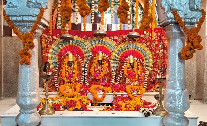 आज का कार्यक्रम व दर्शन : देव सूर्य मंदिर में भक्ति का माहौल