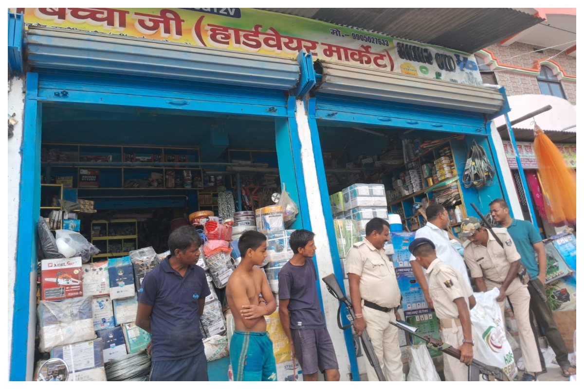 Motihari: पुलिस छापेमारी में CEAT कंपनी के नकली ट्यूब बरामद, दो दुकानदारों पर केस दर्ज