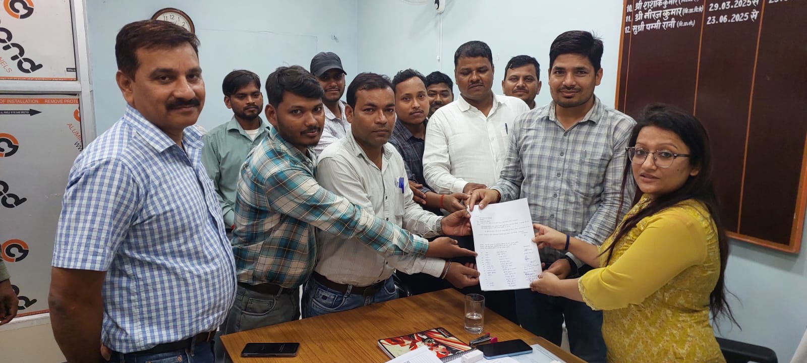 हड़ताल पर गये पंचायत सेवकों ने दिया योगदान