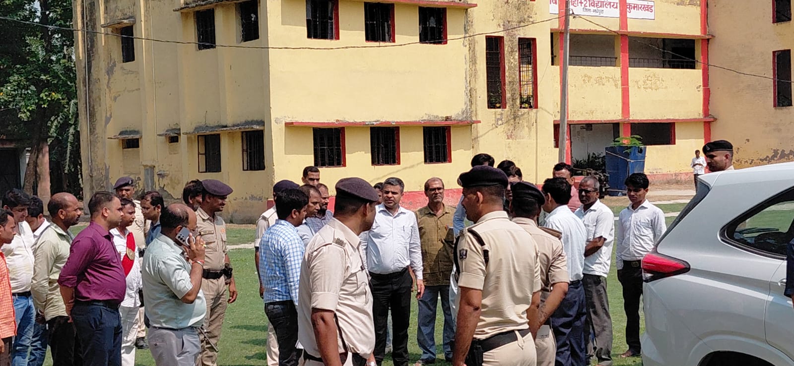 डिग्री कॉलेज संचालन की दिशा में बढ़े कदम, डीएम ने किया पुराने भवन का निरीक्षण