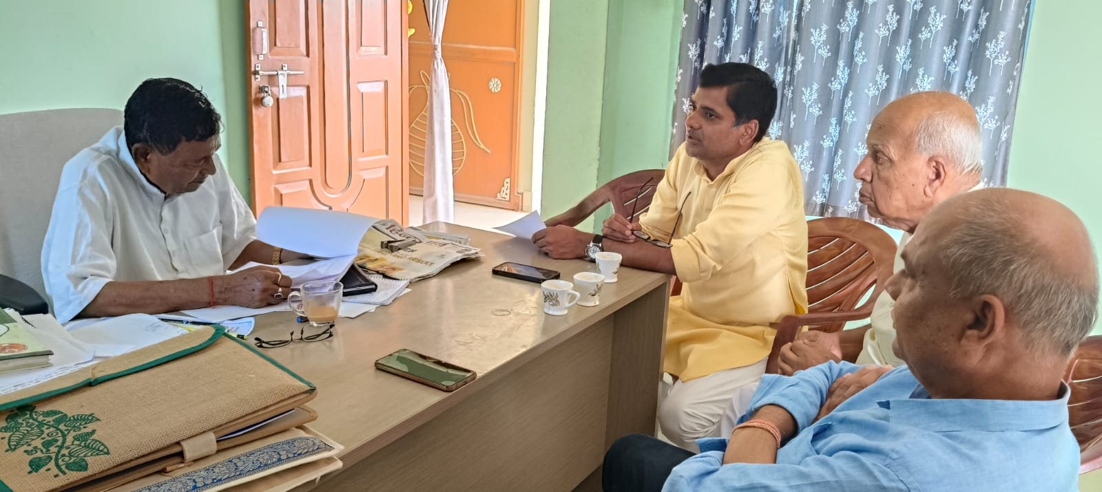 बरुआरी स्टेशन पर वैशाली व जोगबनी एक्सप्रेस के ठहराव की मांग तेज