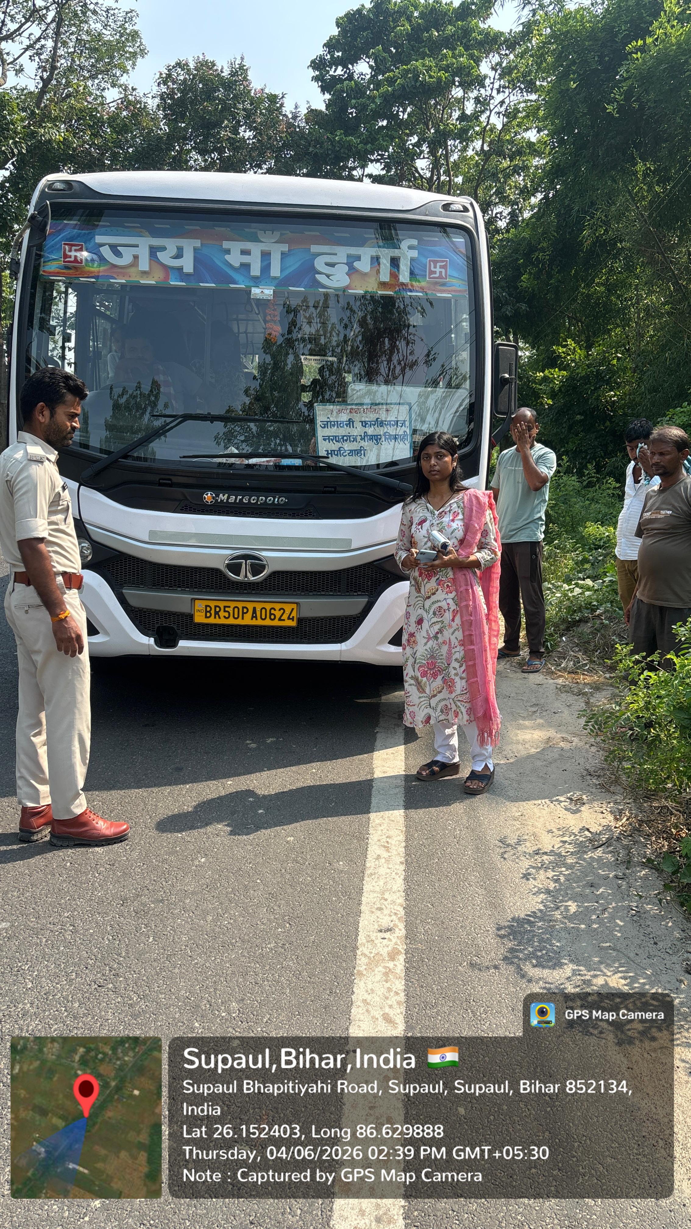 मनमाना किराया वसूलने वालों पर प्रशासन सख्त, बसों में चढ़कर यात्रियों से ली गई जानकारी