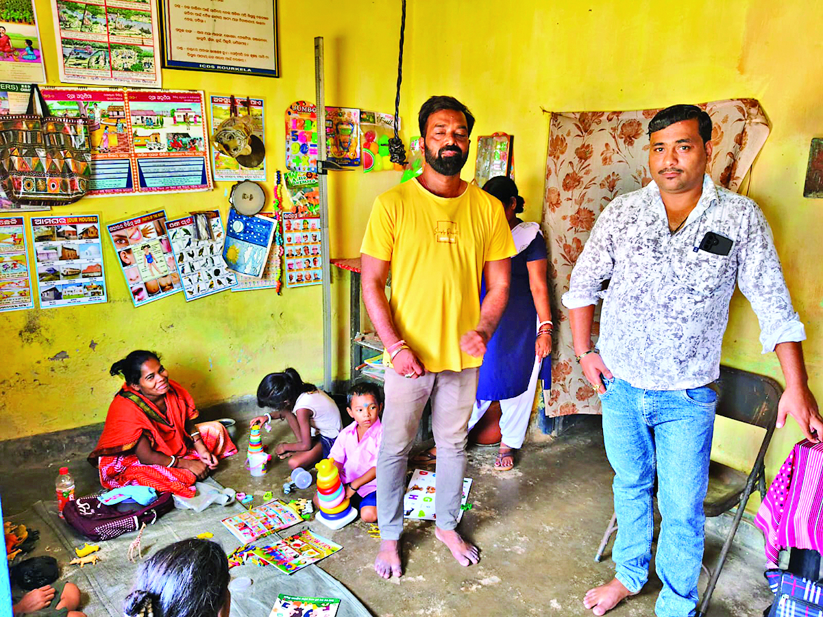Rourkela News: बंडामुंडा के आंगनबाड़ी केंद्र में लाभुकों को कम संख्या में दिये जा रहे थे अंडे, जांच में सही मिली शिकायत